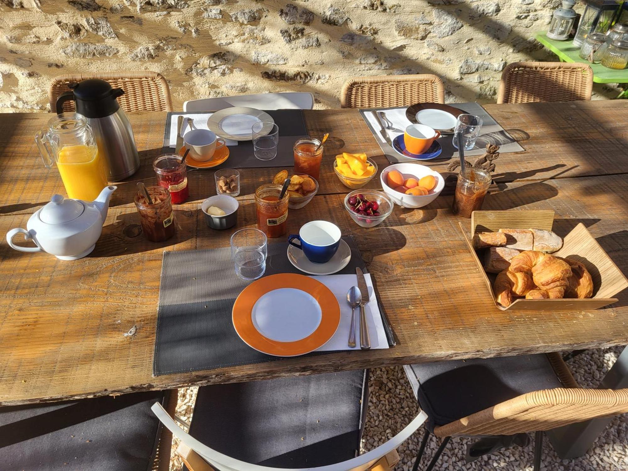 Bed and Breakfast Bastide De La Madeleine Pougnadoresse Esterno foto